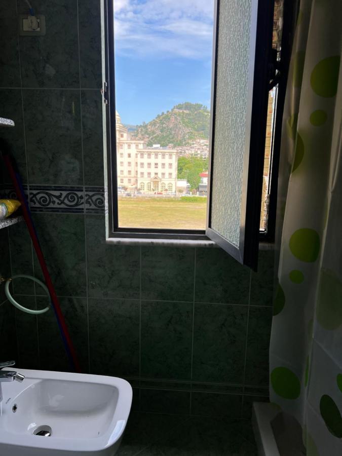 Entire Apartment Castle View ベラト エクステリア 写真