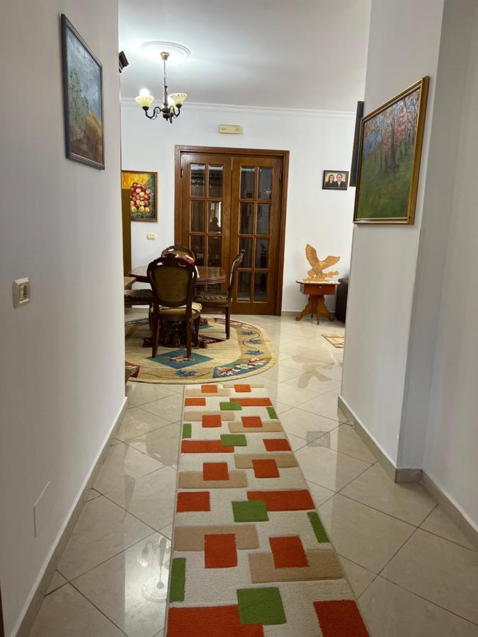 Entire Apartment Castle View ベラト エクステリア 写真