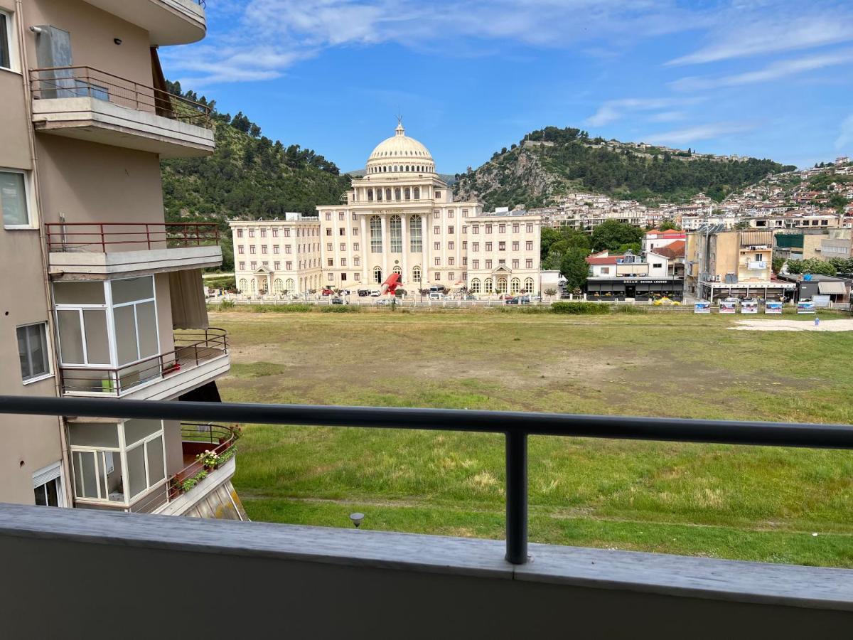 Entire Apartment Castle View ベラト エクステリア 写真