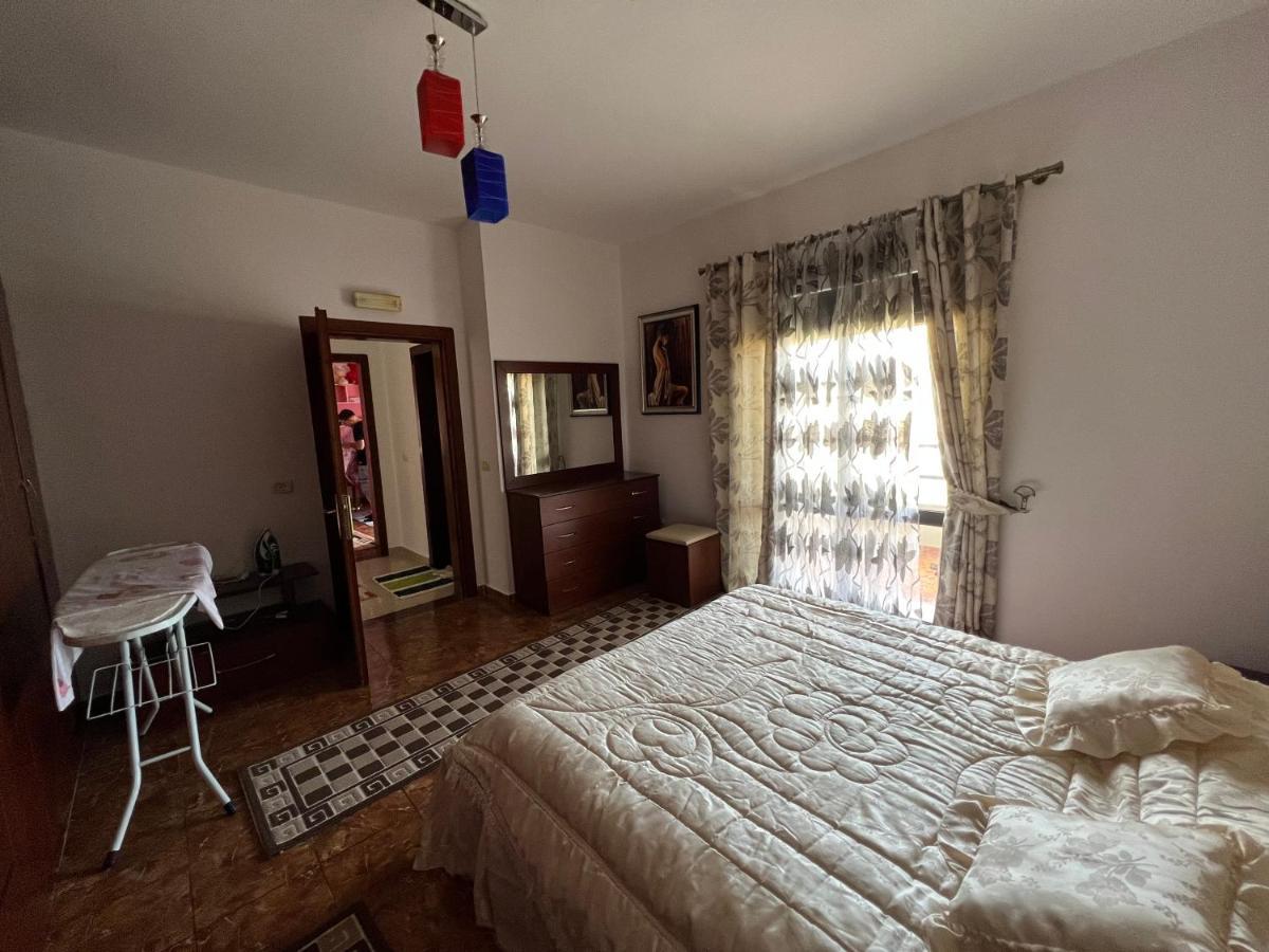 Entire Apartment Castle View ベラト エクステリア 写真